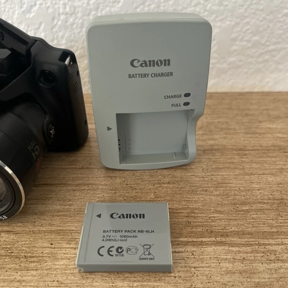 Canon Powershot SX510 HS 12.1 Mp Wi-Fi Digital Camera - Working - With Charger
